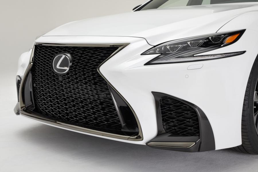 Детали экстерьера Lexus LS500 F-Sport 2017 года  (NA) (фото 15 из 66)